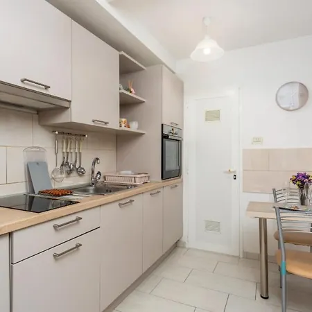Apartamento Sweet Ivana In By Guide
